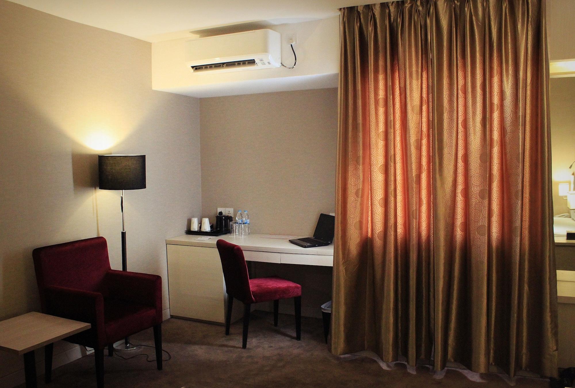 Biz Hotel Batam Nagoya Kültér fotó