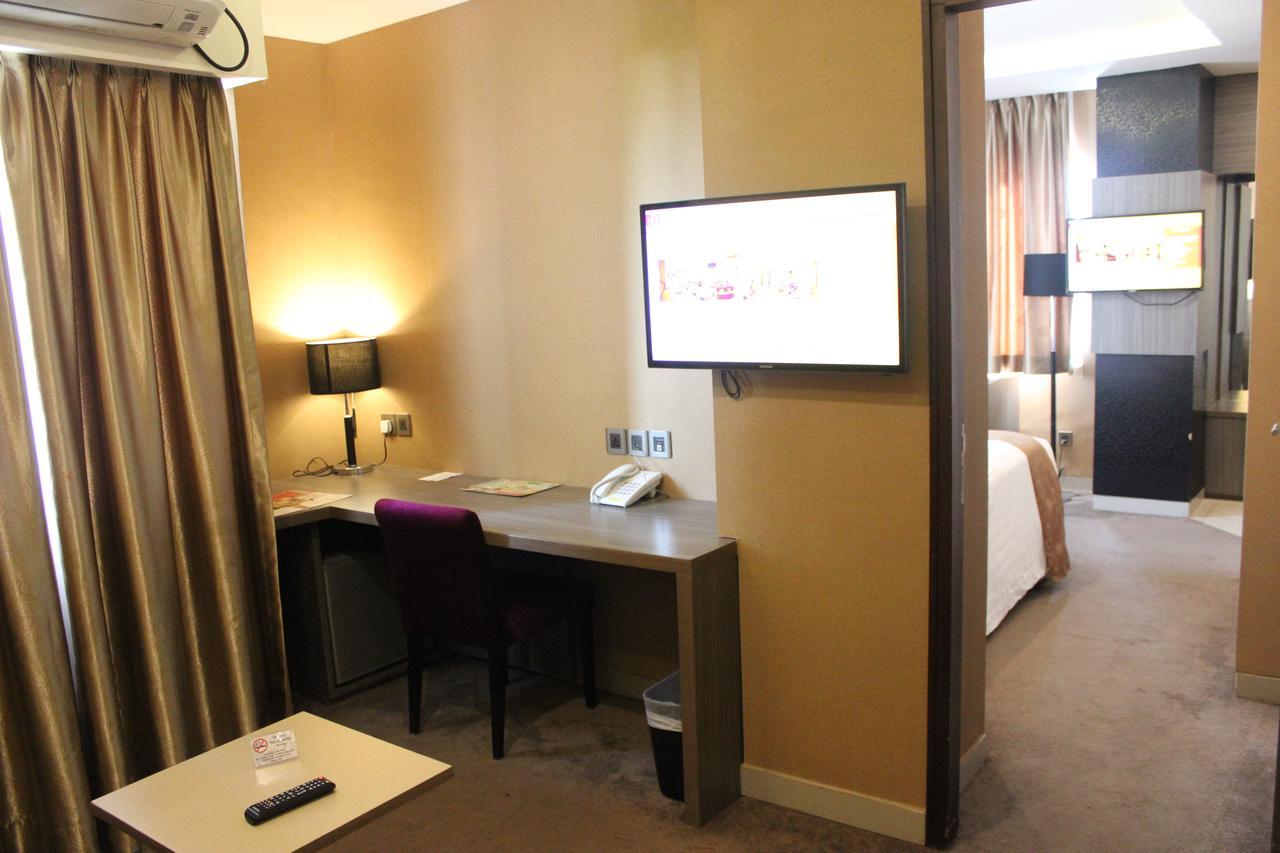 Biz Hotel Batam Nagoya Kültér fotó