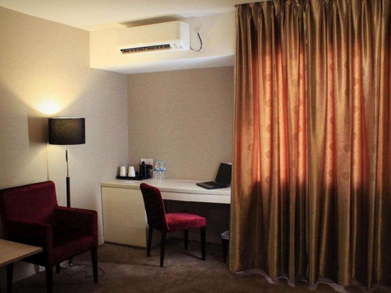Biz Hotel Batam Nagoya Kültér fotó