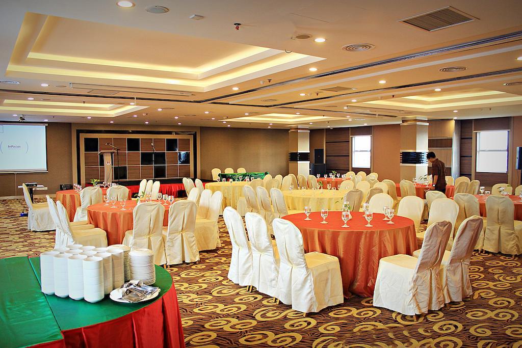 Biz Hotel Batam Nagoya Kültér fotó